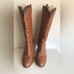 Pre-owned 8.5 Tan Heeled Mid Calf Boots